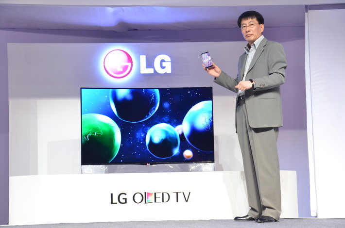 rsz_mr_soon_kwon_md_lg_india_at_the_lg_tech_show_unveiling_the_lg_curve